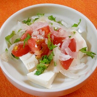 キヌア・トマト・豆腐サラダ